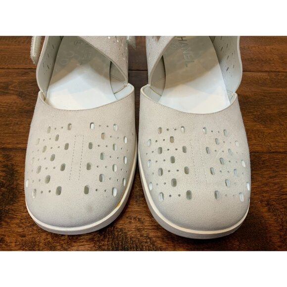 CHANEL Ivory 2017 Perforated Suede Coco Mark Quilted Ankle Boots Size 8 / 38 - Picture 2 of 10